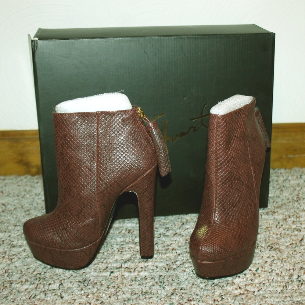 NEW in box Colin Stuart Brown Faux Snakeskin Boots